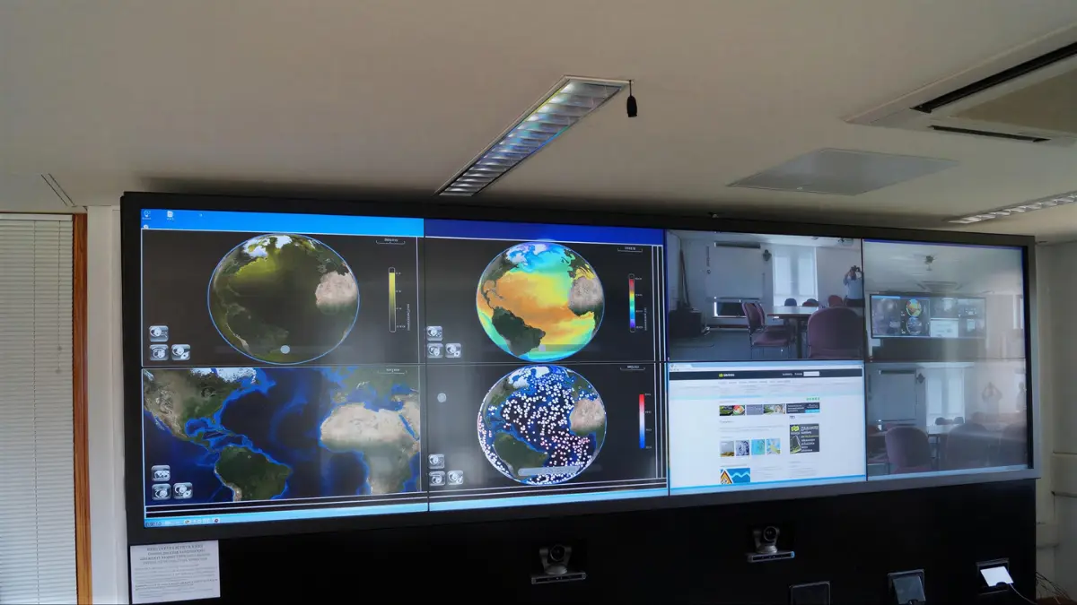 University display and collaboration environment