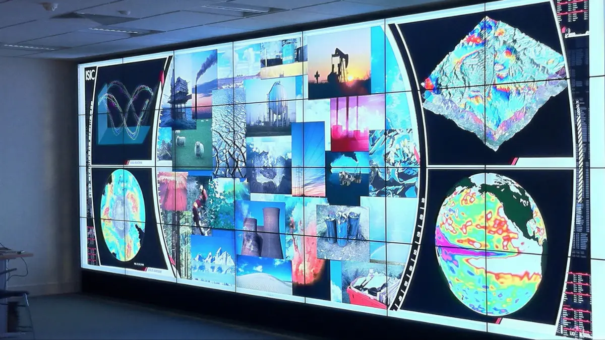 Large video wall for briefing and presentation